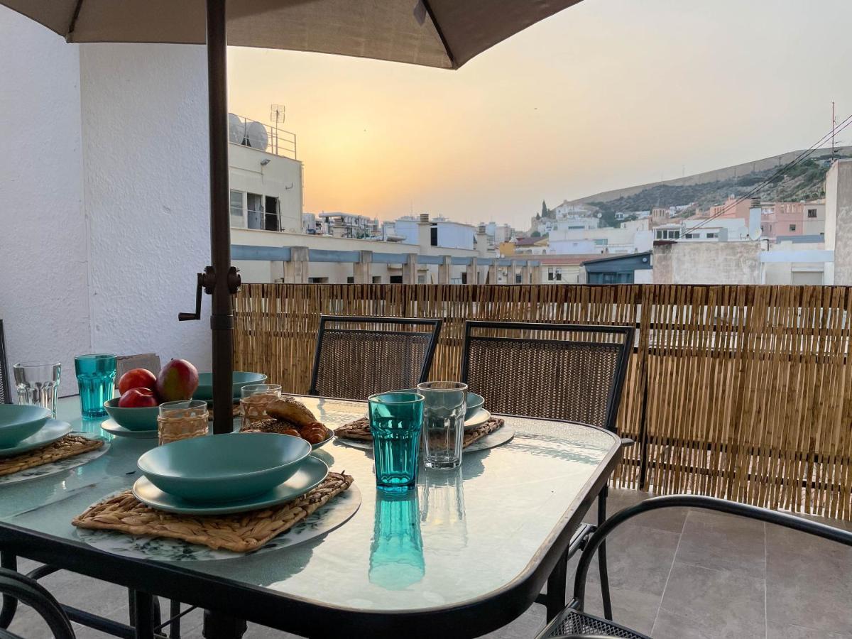 La Terraza. Vistas Al Castillo A 1 Min. De La Playa Alicante Kültér fotó